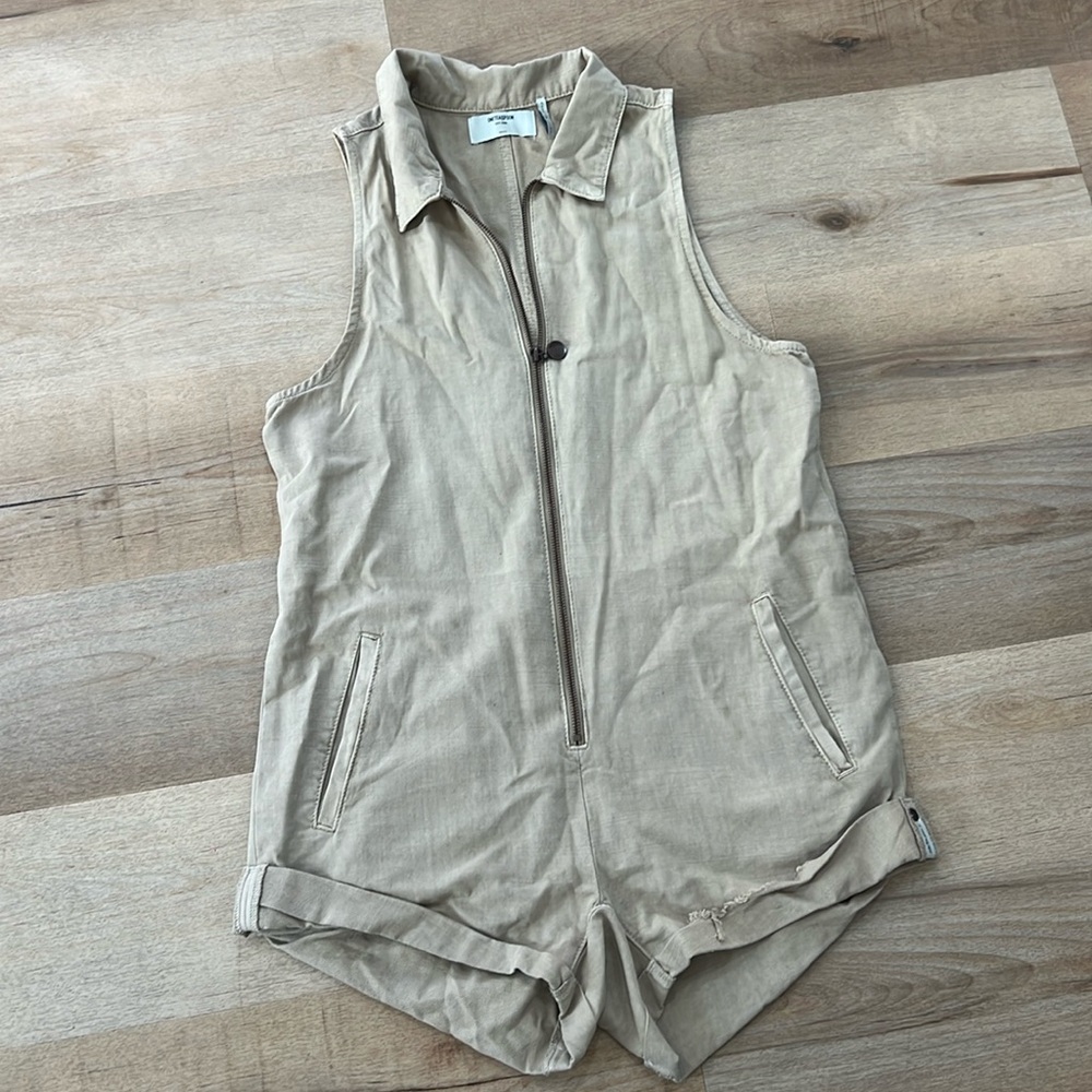 Beige one teaspoon romper size small